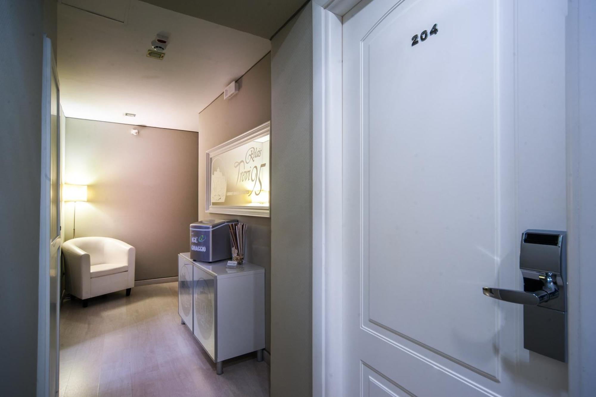 Relais Trevi 95 Boutique Hotel (Adults Only) Рим Экстерьер фото